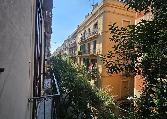 Central And Basic Universitat For Young HostelHostel